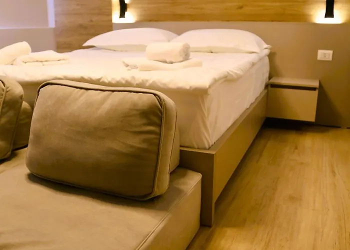 Stylish In Tirana, 3b